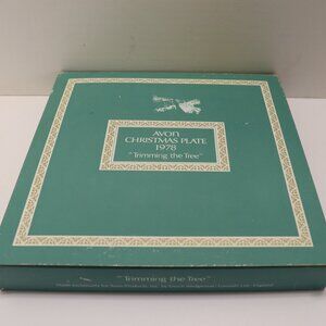 Avon Christmas Plate Trimming the Tree 1978 made by Enoch Wedgewood England